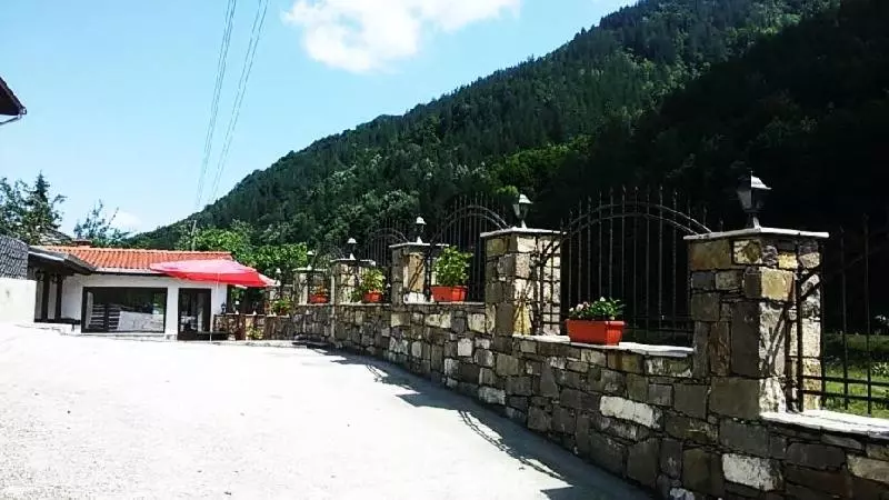 Majatalo Guest House Ivan