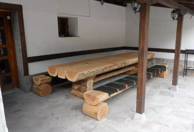 Majatalo Guest House Ivan