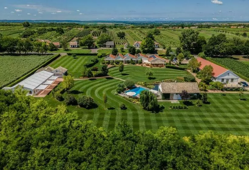 Majatalo Páskom Cottage