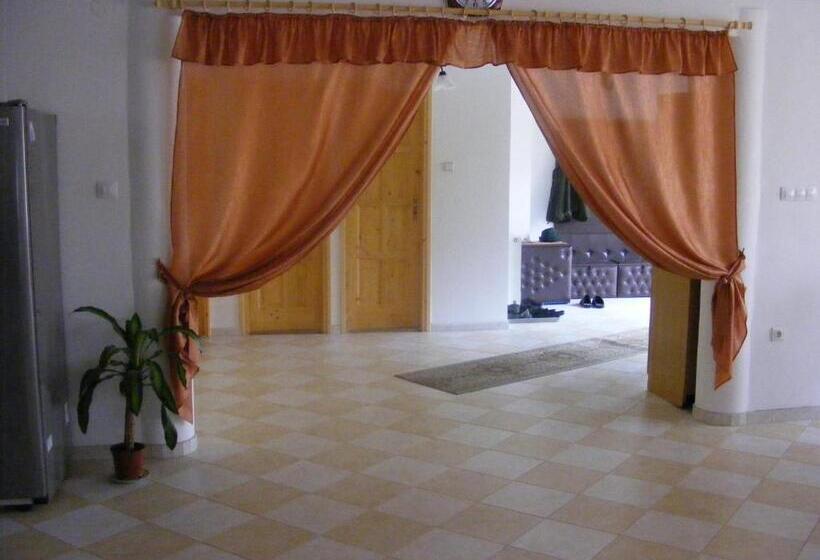 ペンション Tünde Vendégház