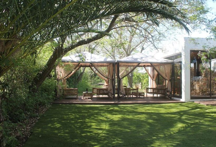 פונדק Canavial Garden   Adults Only