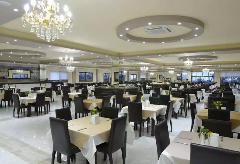 Отель Riverside Garden Resort