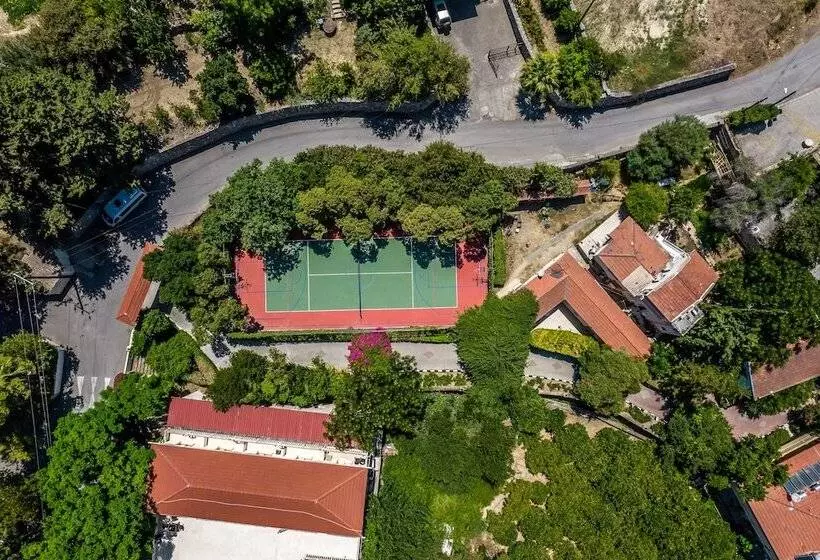 Отель Riverside Garden Resort