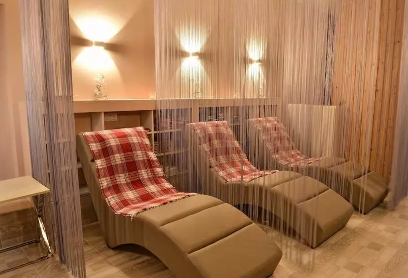 Отель Riverside Garden Resort