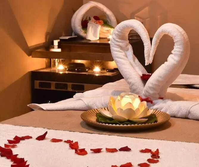 Отель Riverside Garden Resort