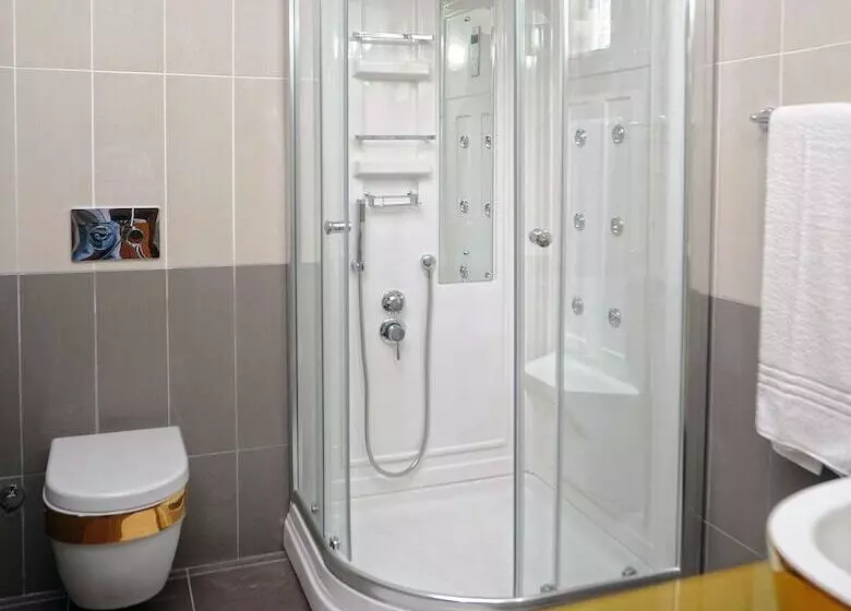 Отель Riverside Garden Resort