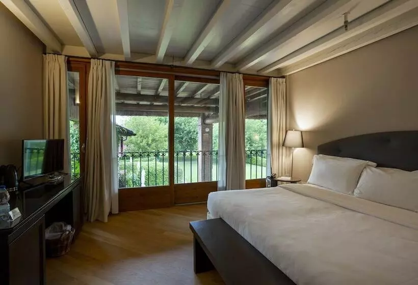 בית מלון כפרי Santellone Resort