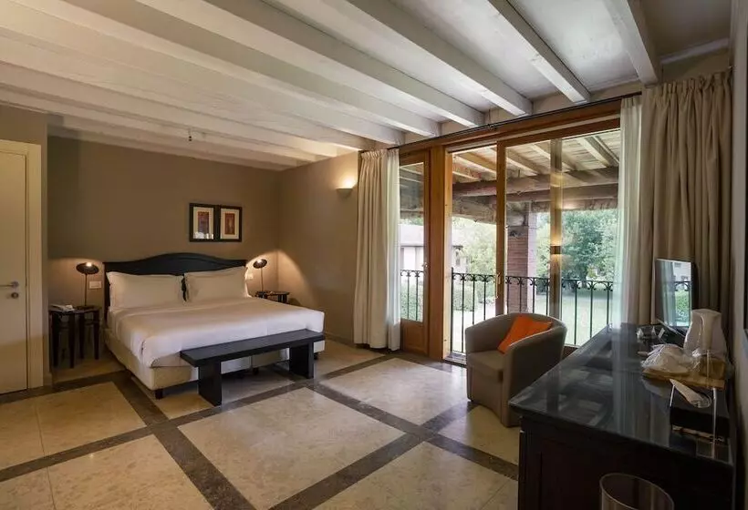 בית מלון כפרי Santellone Resort