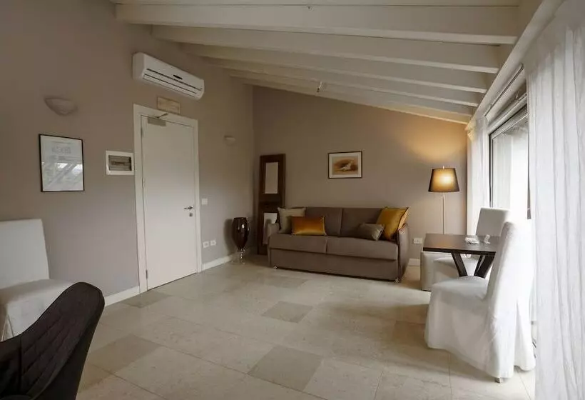 בית מלון כפרי Santellone Resort