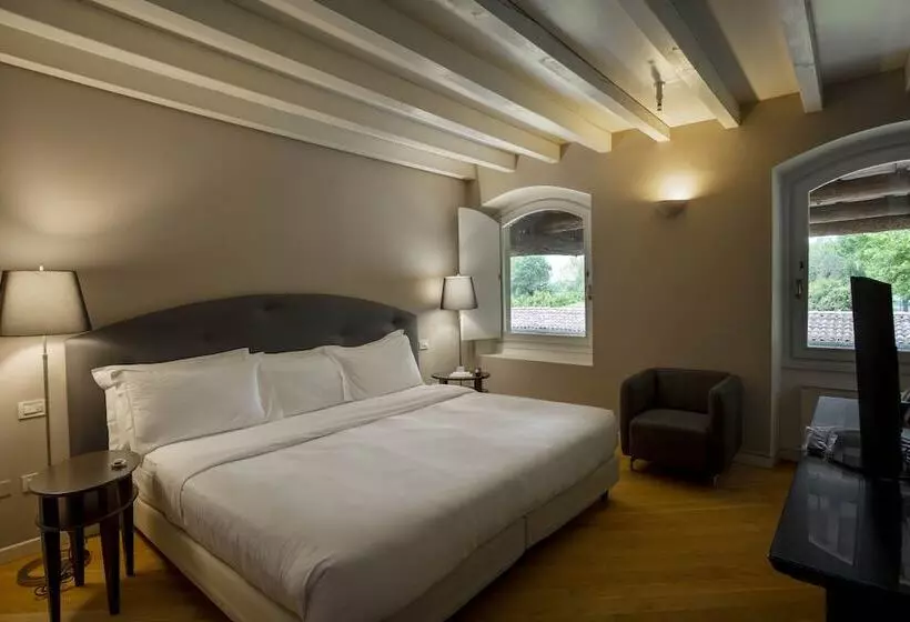 בית מלון כפרי Santellone Resort