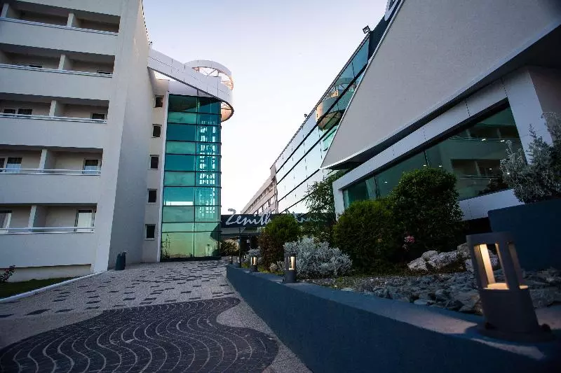 Hotel Zenith