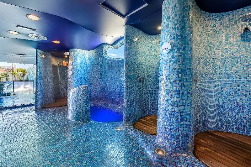 Las Arenas Balneario Resort