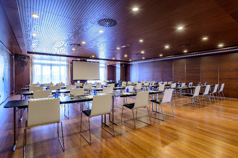 Las Arenas Balneario Resort