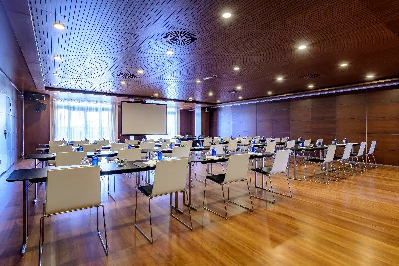 Las Arenas Balneario Resort