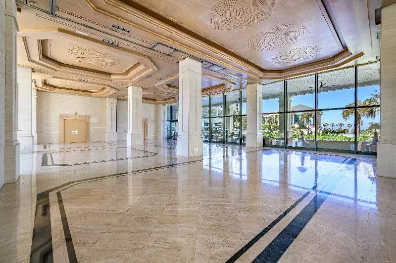 Las Arenas Balneario Resort