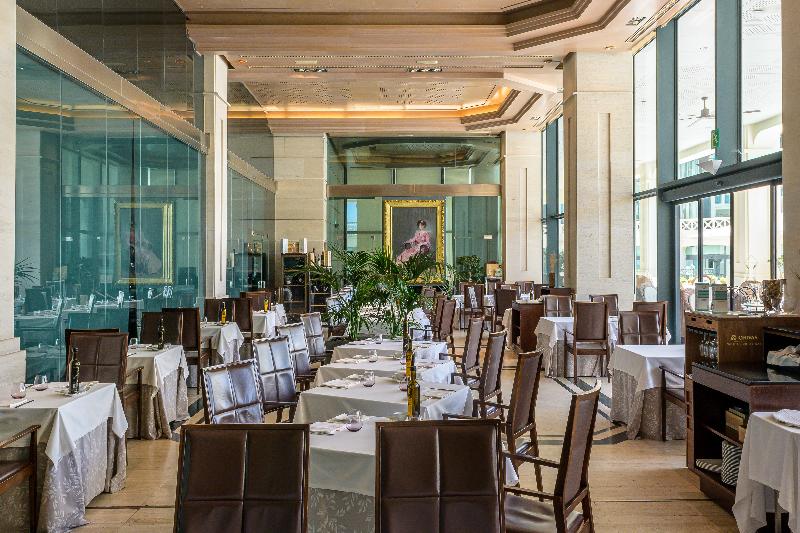 Las Arenas Balneario Resort