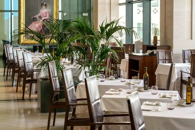 Las Arenas Balneario Resort