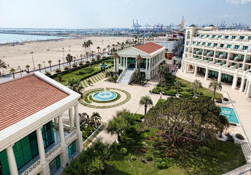 Las Arenas Balneario Resort