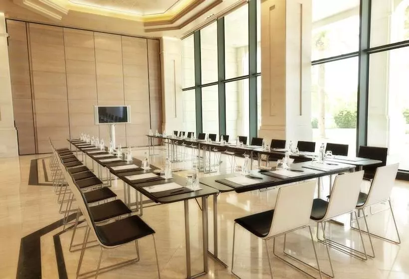 Las Arenas Balneario Resort