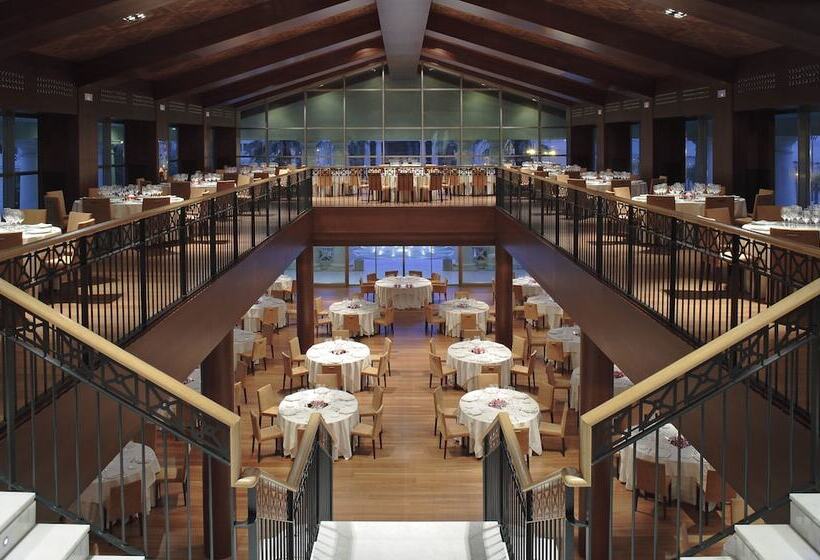 Las Arenas Balneario Resort