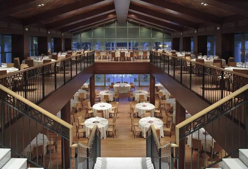 Las Arenas Balneario Resort