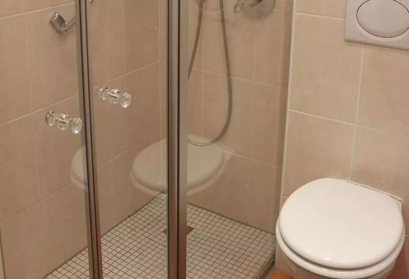 Retkeilymaja Pension Glücklich