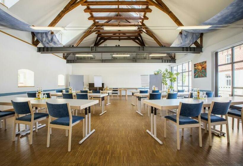 Отель Bildungsgut Schmochtitz