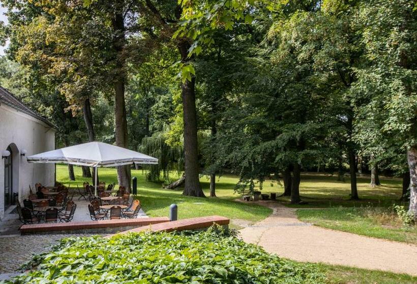 Отель Bildungsgut Schmochtitz