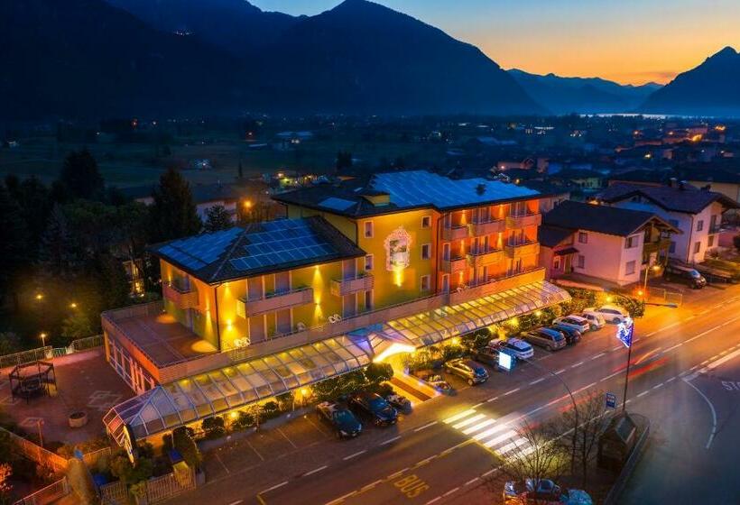 ホテル Castel Lodron