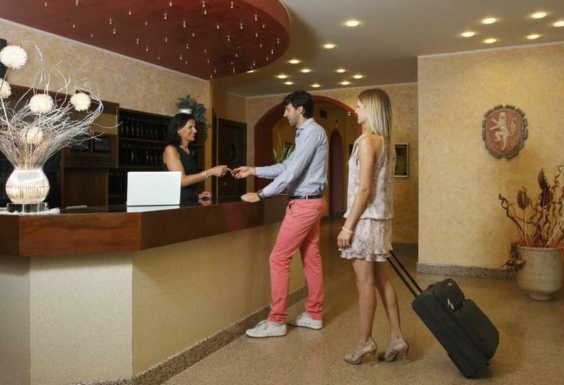 ホテル Castel Lodron