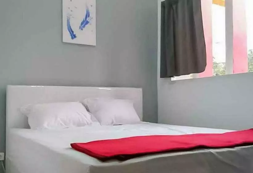 ホテル Reddoorz Near Alun  Alun Magetan