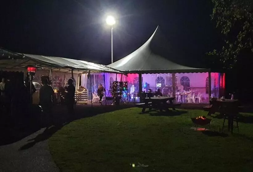 Hotelli The Robin Hood Inn