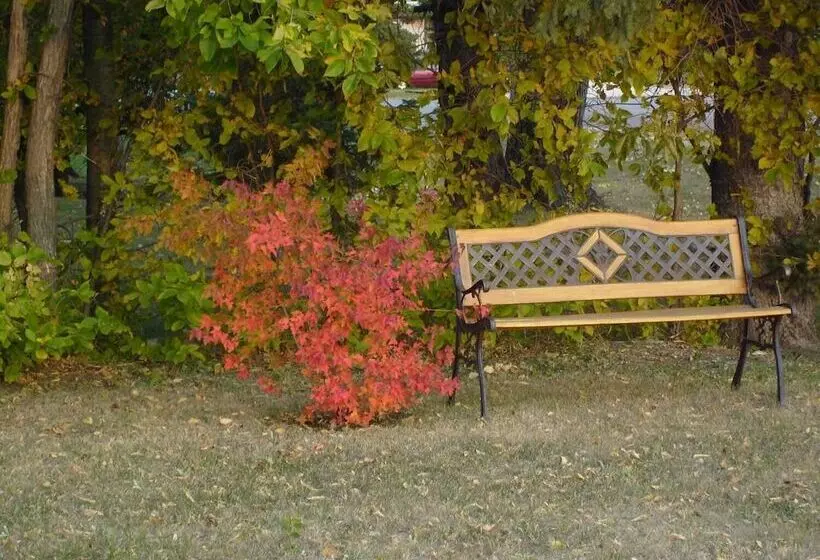 Maple Leaf Motel Emerson