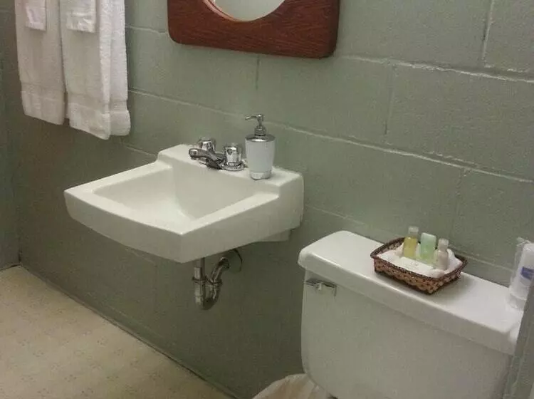 Maple Leaf Motel Emerson