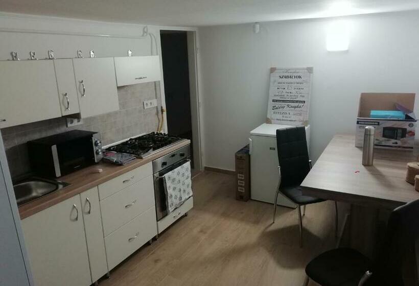 بنسيون Asta La Vista Vendégház