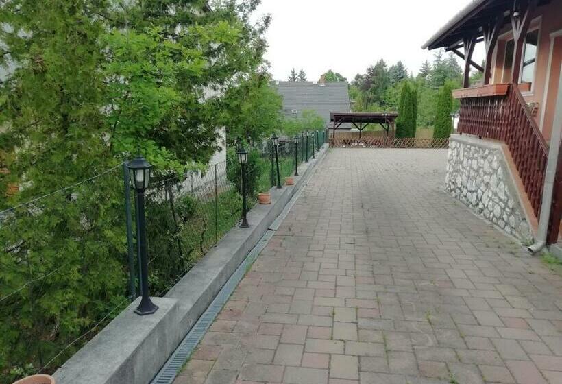 بنسيون Asta La Vista Vendégház