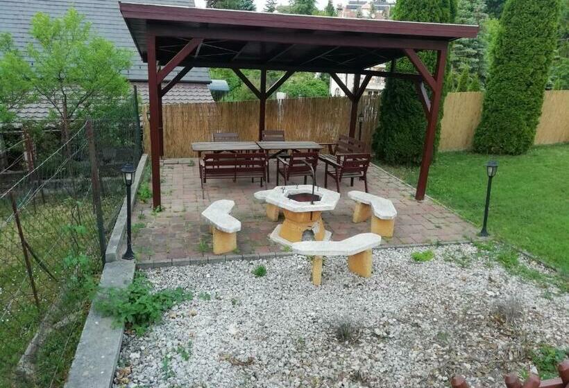 بنسيون Asta La Vista Vendégház