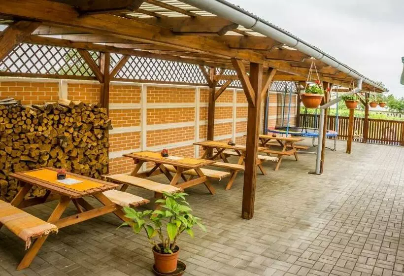 ペンション Penzion S Restaurací Na Furhaple