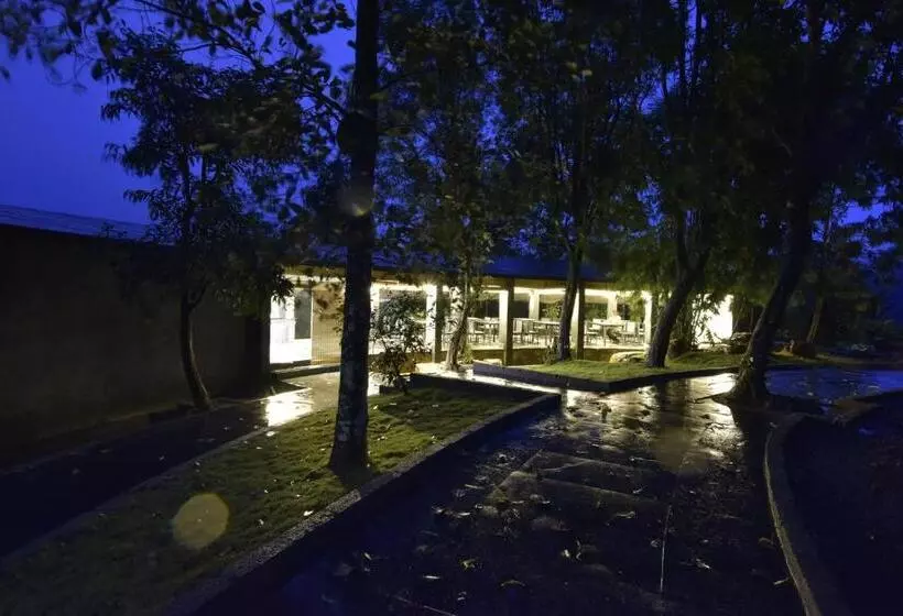 Lomakeskus Sattva The Awakening Garden