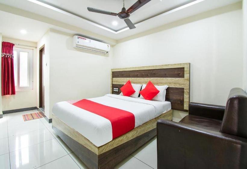 בית מלון כפרי Oyo 69992 Sri Sowmya Grand