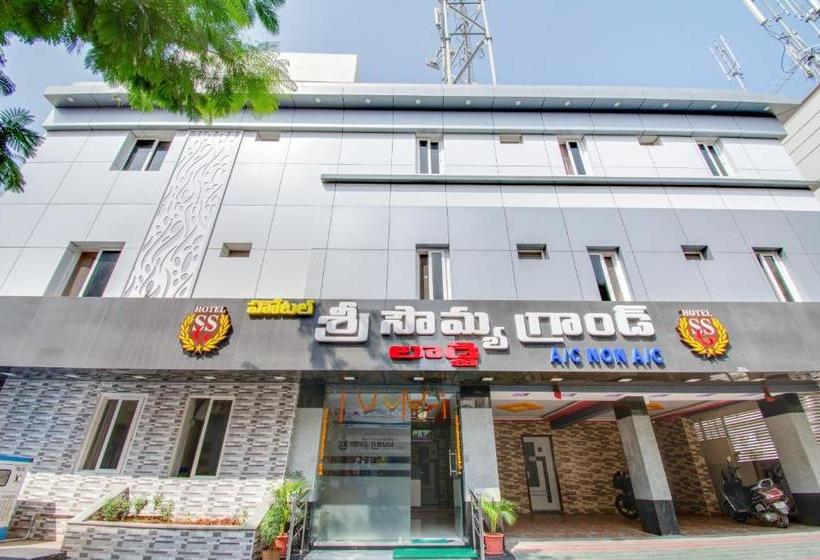 בית מלון כפרי Oyo 69992 Sri Sowmya Grand