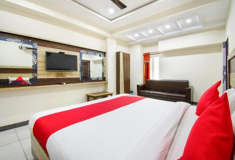 בית מלון כפרי Oyo 69992 Sri Sowmya Grand