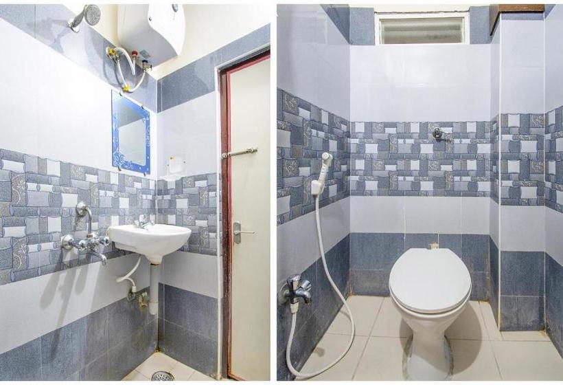 בית מלון כפרי Oyo 69992 Sri Sowmya Grand