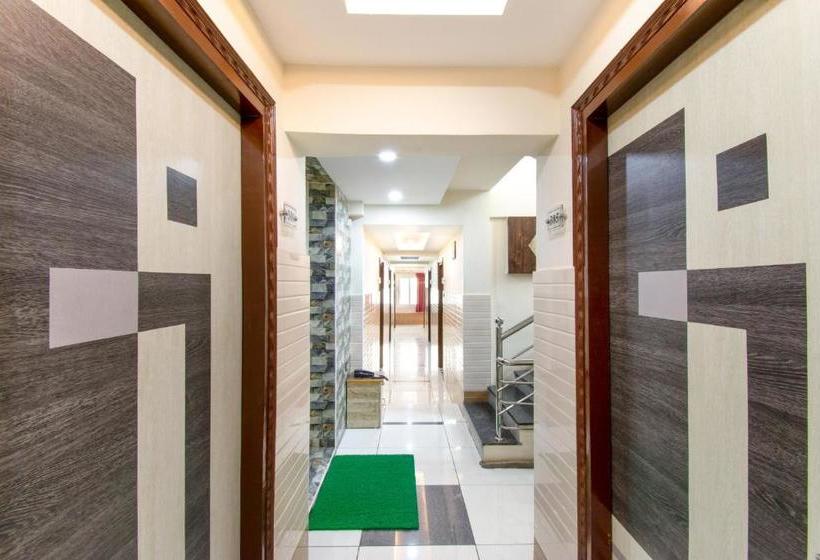 בית מלון כפרי Oyo 69992 Sri Sowmya Grand