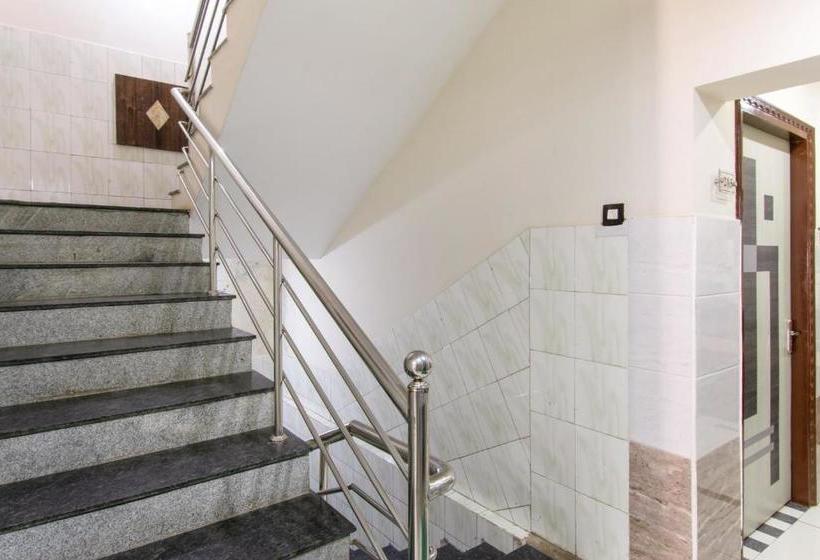 בית מלון כפרי Oyo 69992 Sri Sowmya Grand