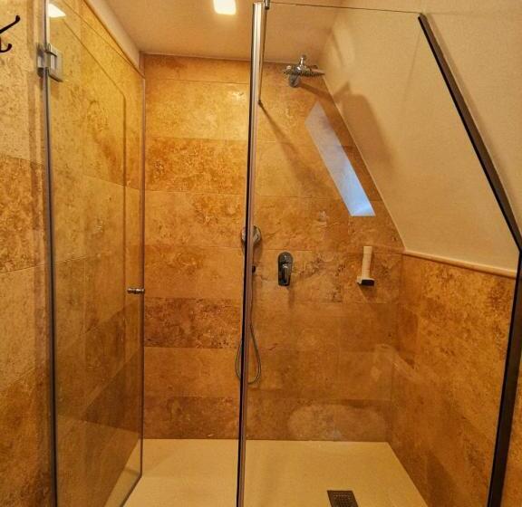 פנסיון Casa Kuhn