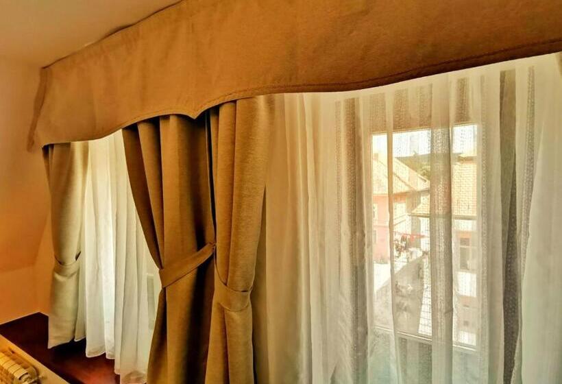 פנסיון Casa Kuhn