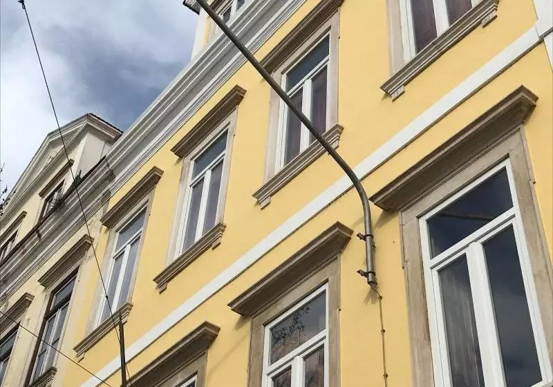 Majatalo Casa Da Praça Square Suites