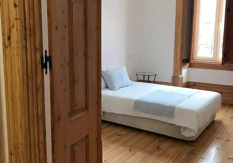 Majatalo Casa Da Praça Square Suites