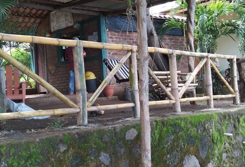 هاستل Los Chocoyos